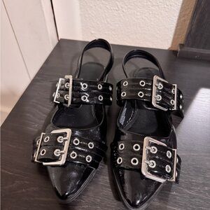 Stylish Black Women's Shoes with Buckle Detail